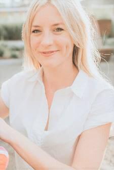 Dr. Michelle Arnold Headshot